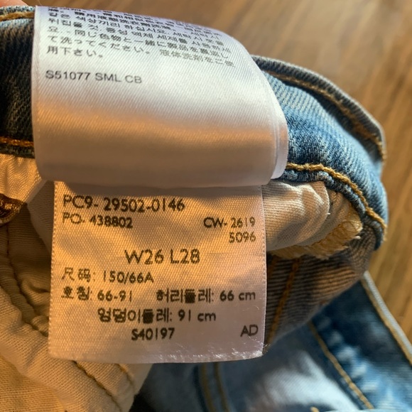 Levi’s 501 Skinny Jean - Light wash - Distressed - Picture 11 of 13